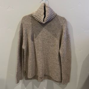 Vici tan chunky turtleneck size Large. EUC and loose fitting
